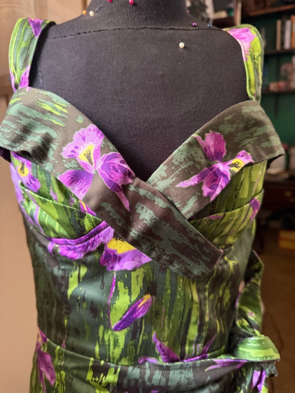 RARE! Pinup Girl Clothing Hawaiian purple flower print wiggle dress - Picture 2 of 5